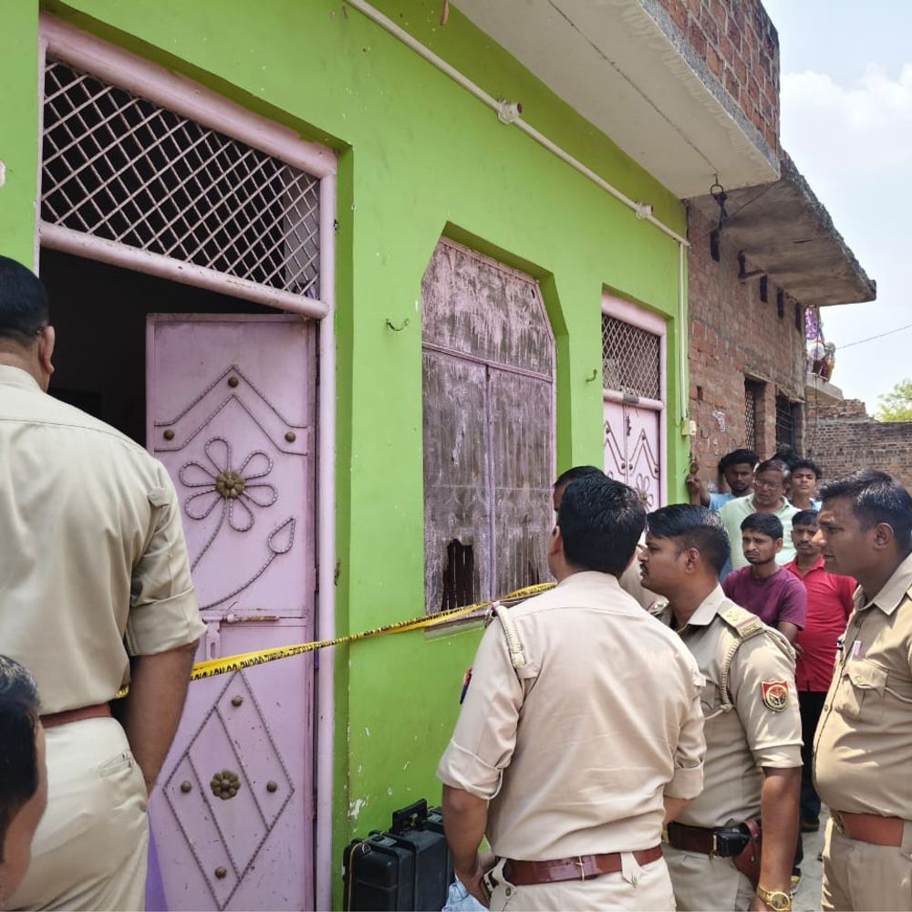 जालौन में फंदे से लटका मिला युवक का शव:आत्महत्या की आशंका, दो दिन पहले ही आया था गांव; पुलिस जांच में जुटी