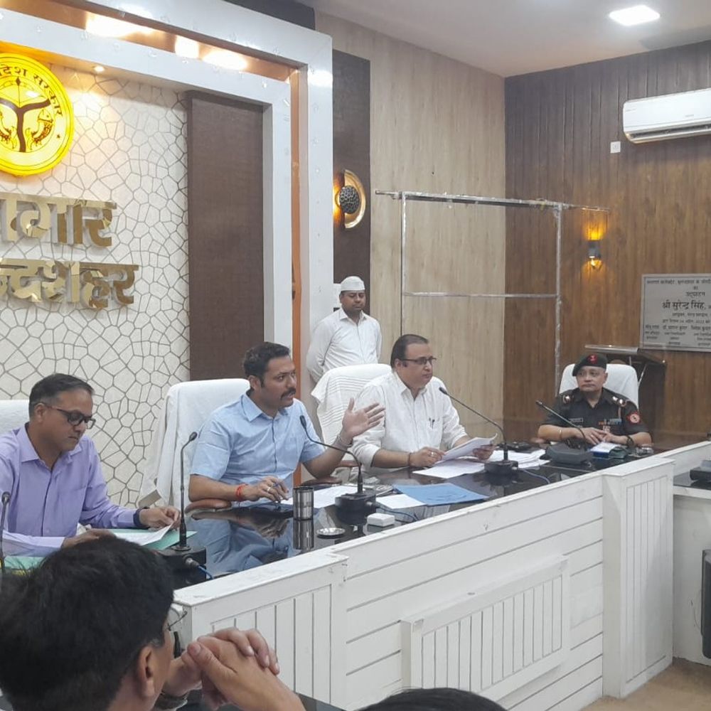 बुलंदशहर में जिला सैनिक कल्याण बंधु की बैठक:जिलाधिकारी कुमार हर्ष ने सुनी पूर्व सैनिकों की समस्याएं