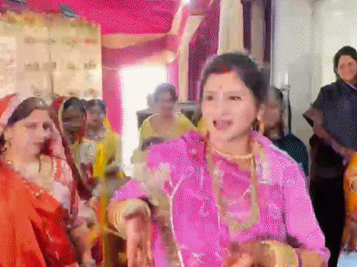 भाजपा नेत्री ने भाई की शादी में चलाई गोलियां...VIDEO:धुरंधर के गाने पर बनाई रील; कांग्रेस बोली- कानून व्यवस्था बिगड़ी, सरकार करे सख्त कार्रवाई