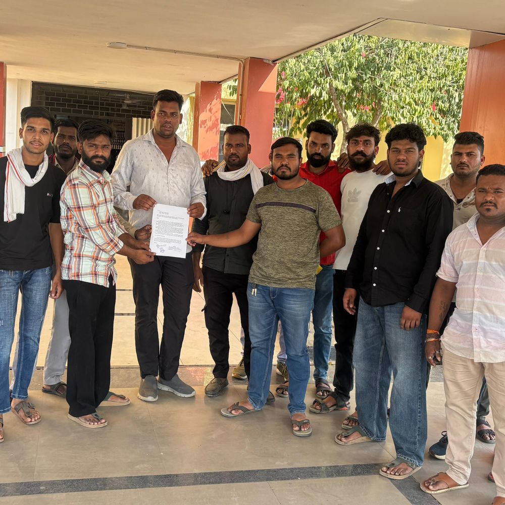 कचरा गाड़ी कर्मचारियों ने कलेक्टर को सौंपा ज्ञापन:  पीएफ और वेतन न मिलने की शिकायत, शोषण का लगाया आरोप – shajapur (MP) News