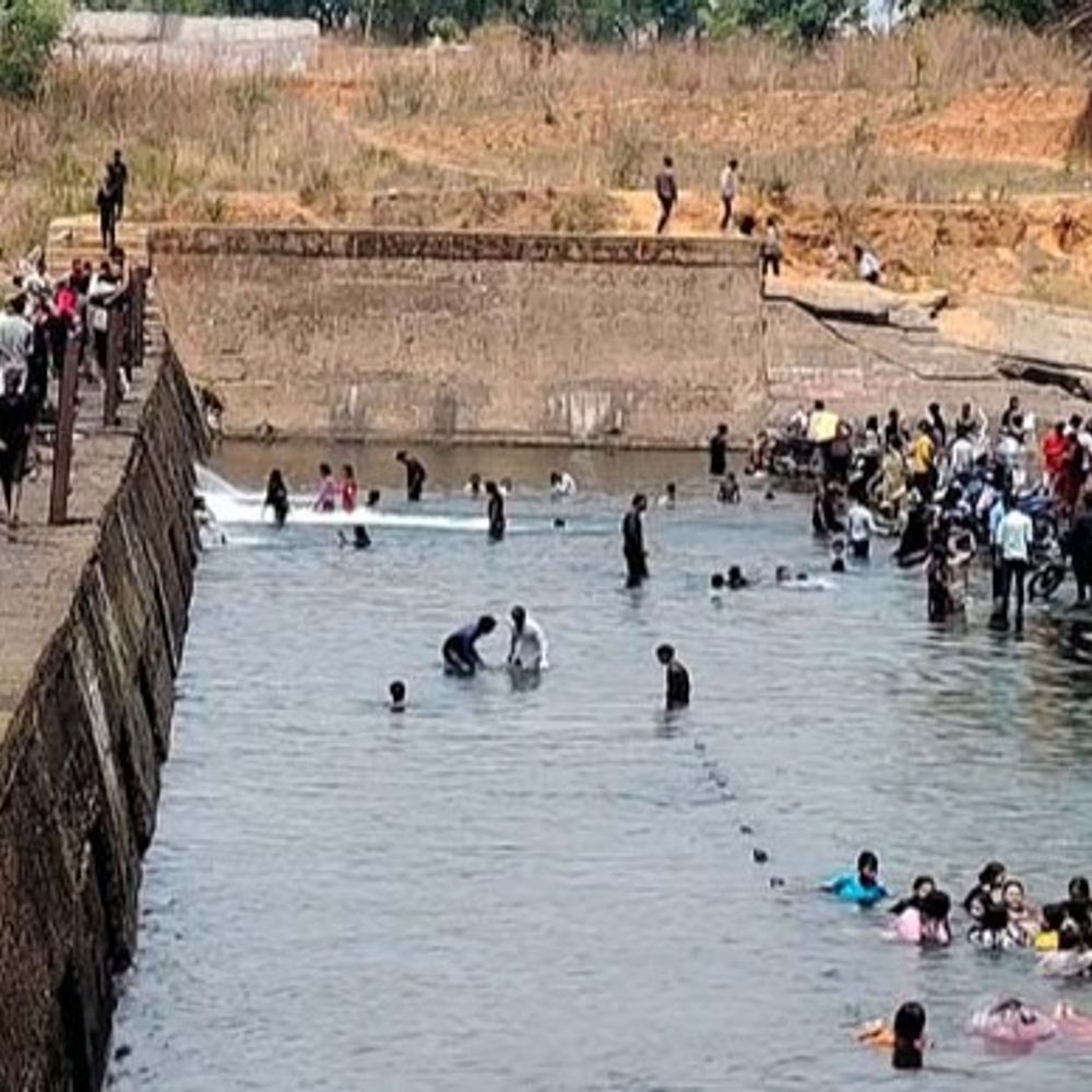 पचधारी डेम में मौत; फिर भी दूसरे दिन भीड़:  प्रतिबंध के बाद भी डेम में लोग नहाने पहुंच रहे, हर साल हो रही मौते – Raigarh News