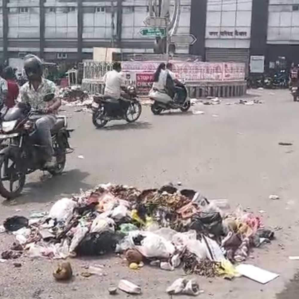 कैथल में सफाईकर्मी हड़ताल पर, सड़कों पर फैला कूड़ा:  आंदोलन की चेतावनी, वेतन बढ़ोतरी की मांग – Kaithal News