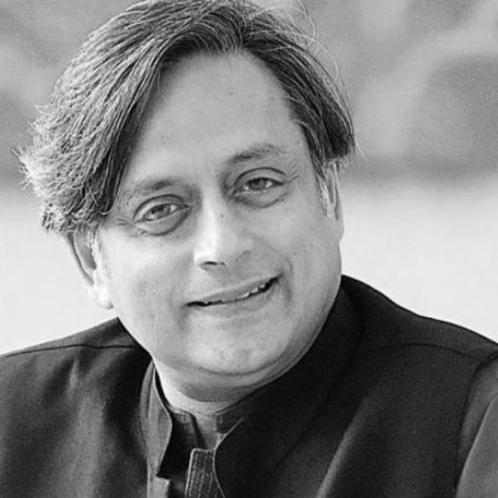शशि थरूर का कॉलम:सबसे कटकर नहीं जुड़कर भी बन सकते हैं आत्मनिर्भर