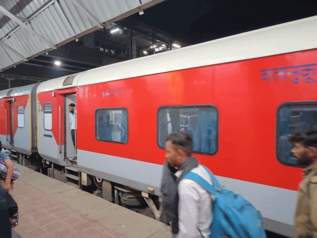 मंडोर एक्सप्रेस में 31 मई तक एक्स्ट्रा AC कोच बढ़ाए:पुरी-जोधपुर सुपरफास्ट की एक ट्रिप रद्द, जानें रेलवे का नया शेड्यूल