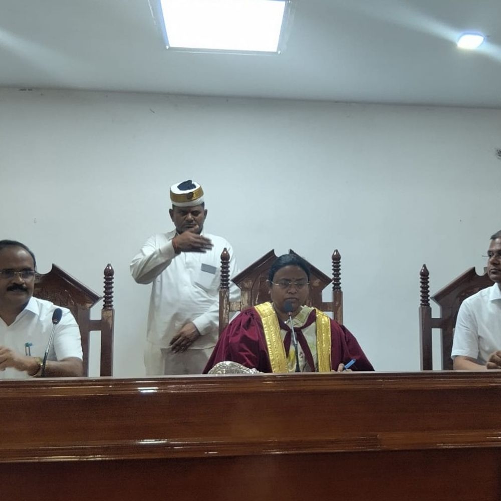 नगर निगम सदन में हंगामा:पार्षदों ने प्रस्ताव हटाने पर जताई नाराजगी, महापौर की अध्यक्षता में बैठक शुरू