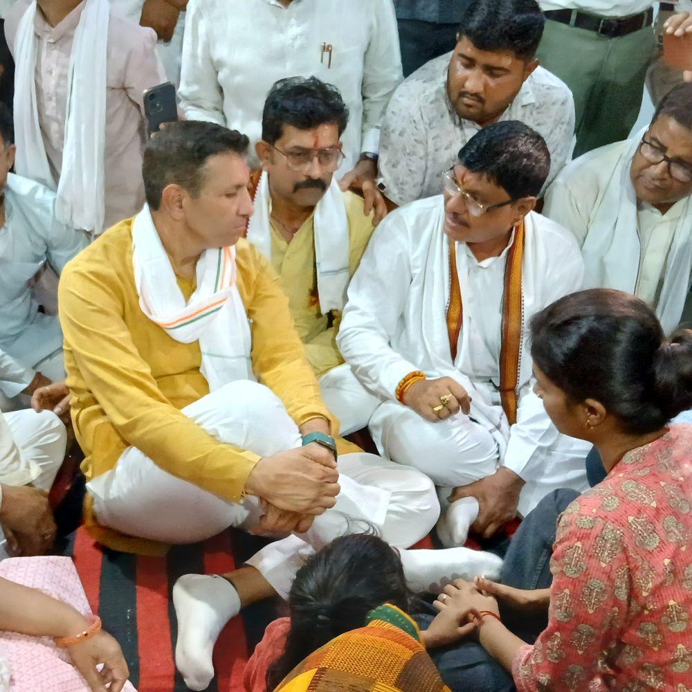 शाहपुर हत्याकांड के मृतकों के घर पहुंचे पीसीसी चीफ पटवारी:  एसपी को फोन लगाकर बोले-आप आकर यहां देखें, यह घटना प्रशासन की विफलता – Sagar News