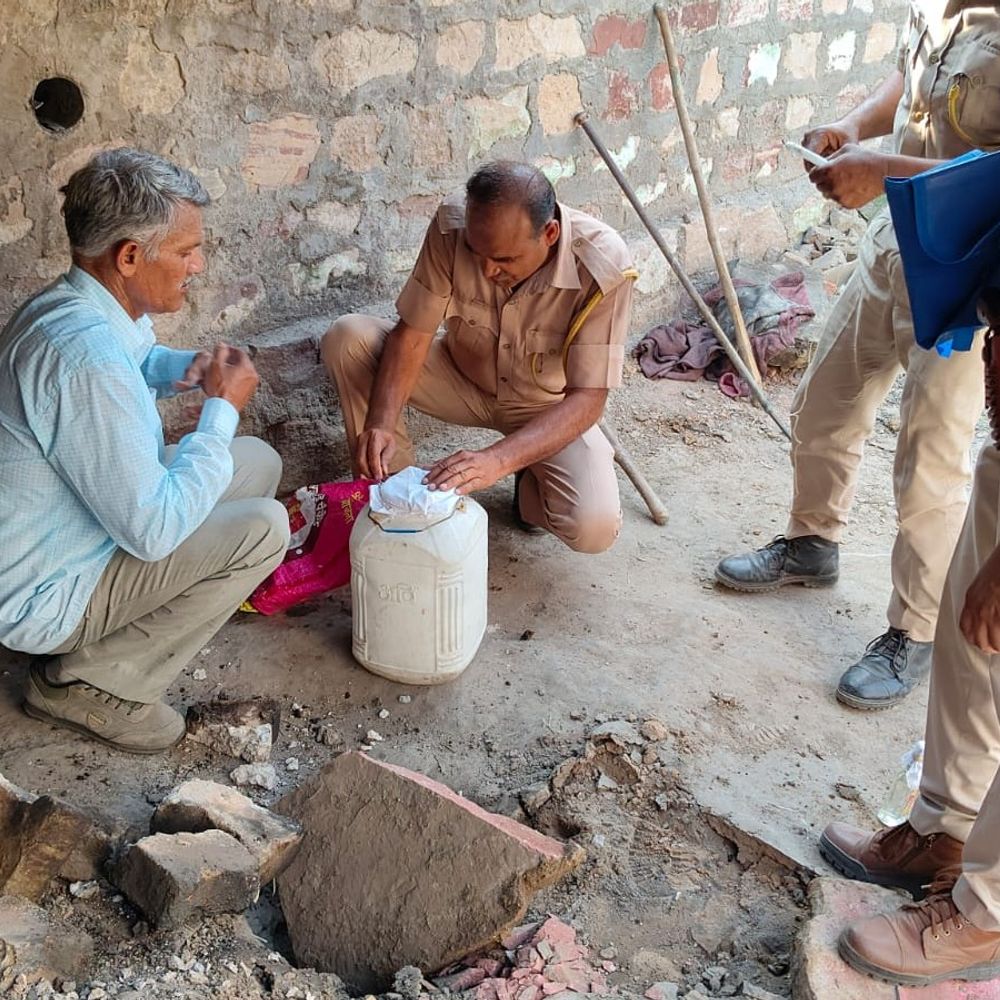 आदर्श नगर और पचगांव में शराब की 5 भट्टियां तोड़ी:5 हजार लीटर वॉश किया नष्ट, माफियाओं में मचा हड़कंप