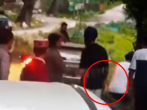 हिमाचल में पंजाब के पर्यटकों ने लहराई तलवारें:  पहले गाड़ी से टक्कर, बहस के बाद 2 लोगों पर हमला; 4 आरोपी हिरासत में लिए गए – Kullu News
