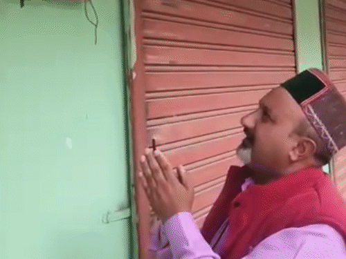 हिमाचल में स्मार्ट मीटर की आरती उतारकर विरोध:  दुकानदार बोला- 10 महीने से शॉप बंद, फिर भी मार्च में ₹17,313, अप्रैल में ₹23,700 का बिल – Shimla News
