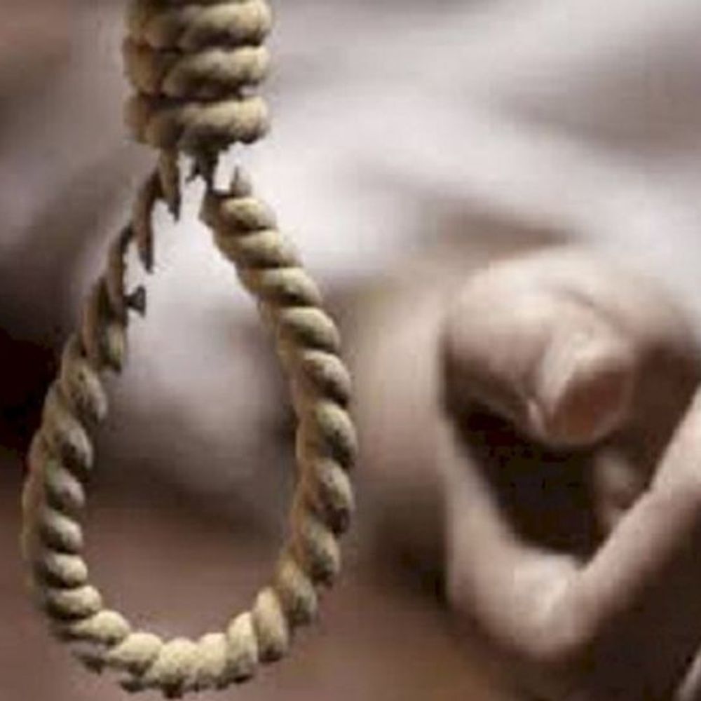 चंडीगढ़ में युवती ने फंदा लगाकर किया सुसाइड:  12वीं का आना था रिजल्ट, कमरे में जाकर पंखे से बांधी चुन्नी; नहीं मिला सुसाइड नोट – Chandigarh News