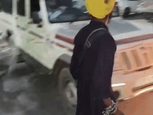 लुधियाना-ट्रेन में सीट को लेकर 3 निहंगों का हंगामा:  रिटायर्ड फौजी पर किरपाण से हमला, परिवार से भी मारपीट; हिरासत में 1 आरोपी – Ludhiana News