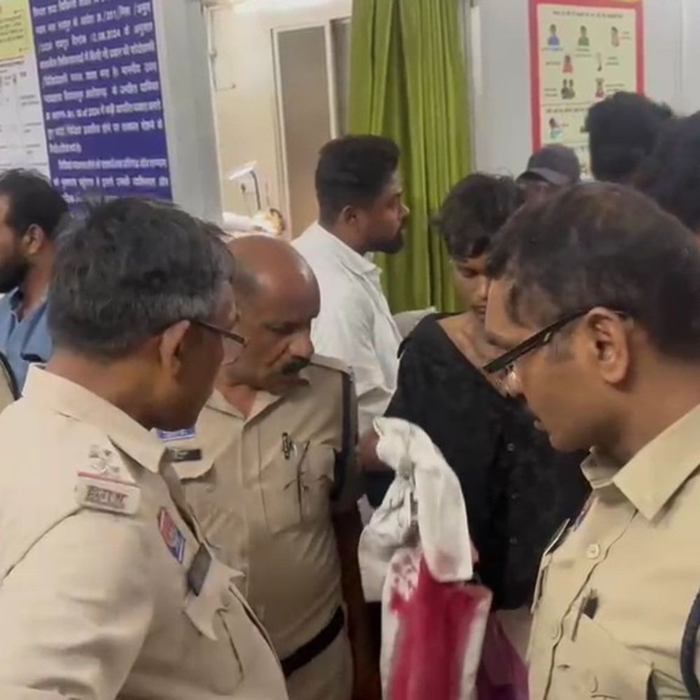 गर्लफ्रेंड से बातचीत पर विवाद...युवक की चाकू मारकर हत्या:दुर्ग में हमलावरों ने 20 साल के युवक को चाकू से गोदा, 2 की हालत गंभीर