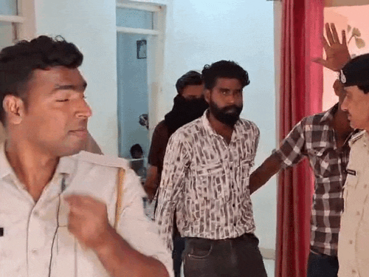 पुलिस लाइन में प्रधान आरक्षक पर जानलेवा हमला:  साथी पुलिसकर्मी ने बेटे और दोस्त के साथ मारी कुल्हाड़ी; तीनों आरोपी जेल, घायल भोपाल रेफर – Rewa News