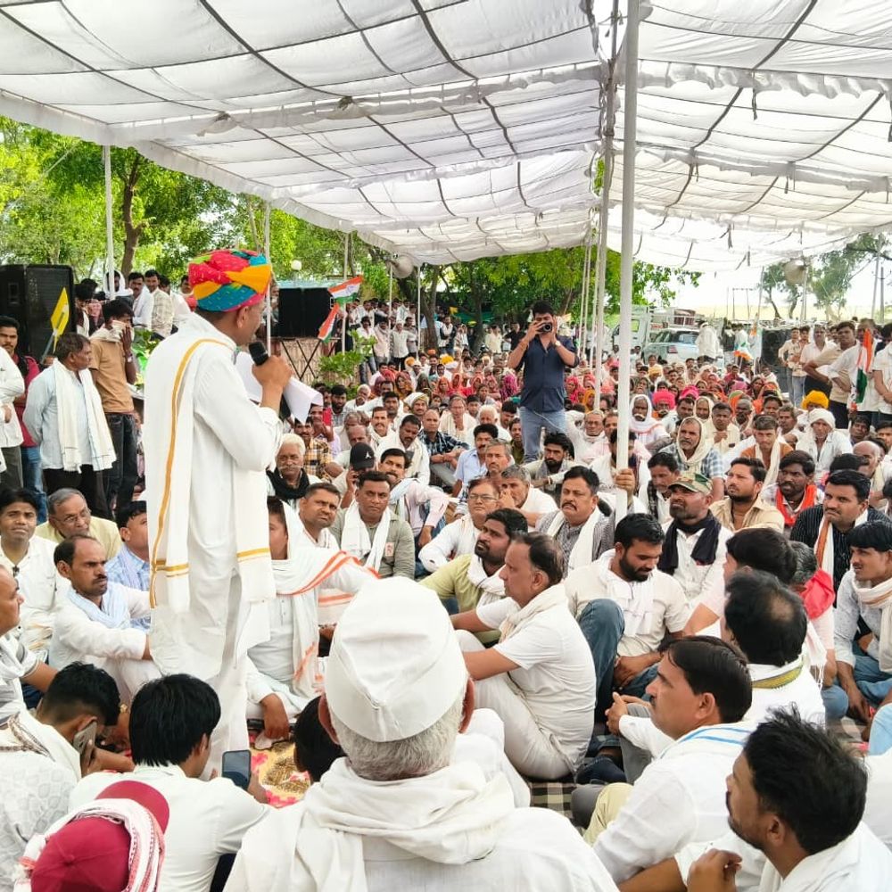 विधायक सुरेश गुर्जर का धरना 7 घंटे में खत्म:  प्रशासन से वार्ता के बाद कई मांगों पर बनी सहमति – jhalawar News