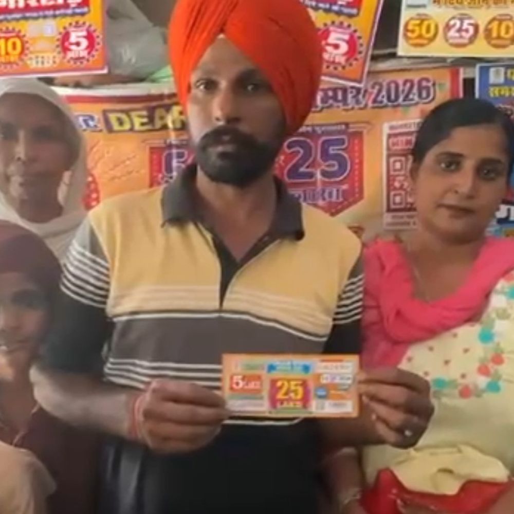 बरनाला में 100 रुपए की लॉटरी ने बदली किस्मत:  व्यक्ति का 25 लाख रुपए का बंपर जैकपॉट लगा, बोला- पहले चुकाएंगे परिवार का कर्ज – Barnala News