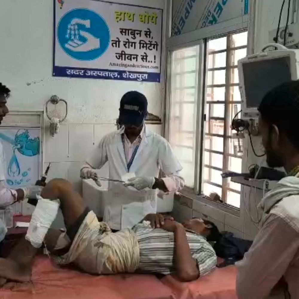शेखपुरा में 2 रोड एक्सीडेंट, 6 लोग घायल:  पैरामेडिकल कॉलेज के प्रधान लिपिक पावापुरी रेफर, हालत गंभीर – Sheikhpura News