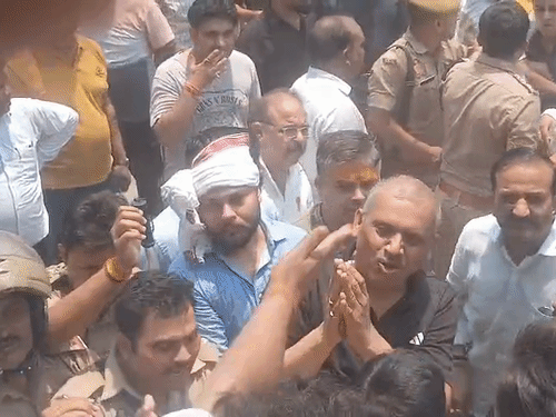 स्मार्ट स्कूल के शिलान्यास को लेकर सपा विधायक-बीजेपी नेता आमने-सामने:  कानपुर में स्कूल के बाहर हंगामा, विधायक धरने पर बैठे – Kanpur News