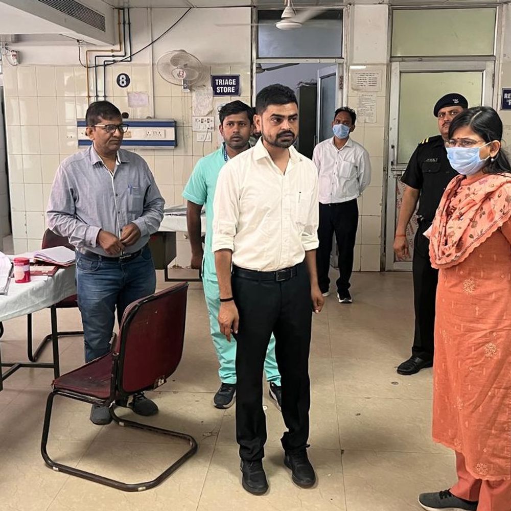 प्रयागराज के SRN हॉस्पिटल का औचक निरिक्षण:  ADM प्रशासन और ACM प्रथम ने ट्रॉमा सेंटर, वार्ड, दवा स्टोर का लिया जायजा – Prayagraj (Allahabad) News