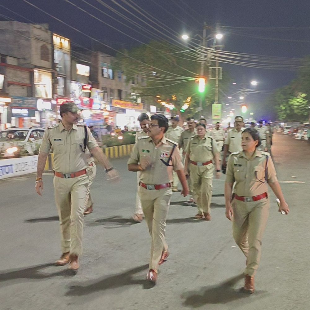 पदभार संभालते ही एसपी का 3.5 किमी पैदल भ्रमण:  नीमच की सुरक्षा व्यवस्था परखने बस स्टैंड से विजय टॉकीज तक निकाला मार्च – Neemuch News