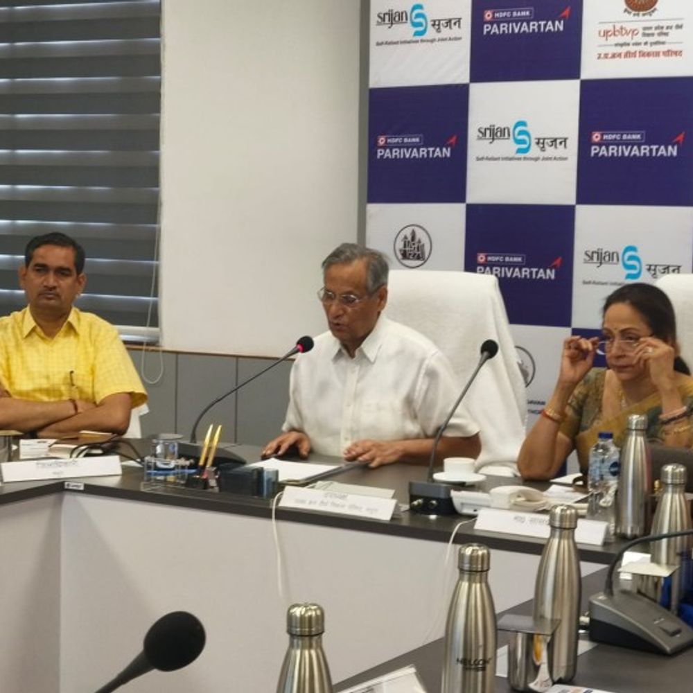 मथुरा ऐप से मिलेगी नगर निगम की सुविधाएं:श्रद्धालु भी कर सकेंगे मंदिरों की जानकारी, सांसद हेमा मालिनी ने किया शुभारंभ
