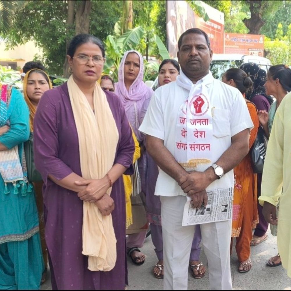 सहारनपुर में समूह-सखी महिलाओं का प्रदर्शन, मानदेय बढ़ाने की मांग:बोली, 800 रुपए में कैसे चलेगा घर ,आंदोलन तेज करने की चेतावनी
