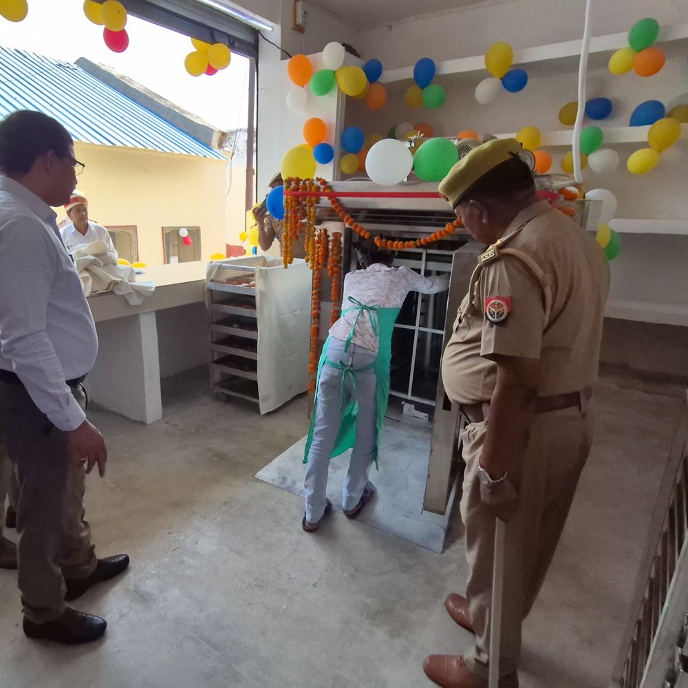 जालौन में उरई जिला कारागार में बेकरी यूनिट शुरू:बंदियों को मिलेगा रोजगार, आत्मनिर्भरता का अवसर