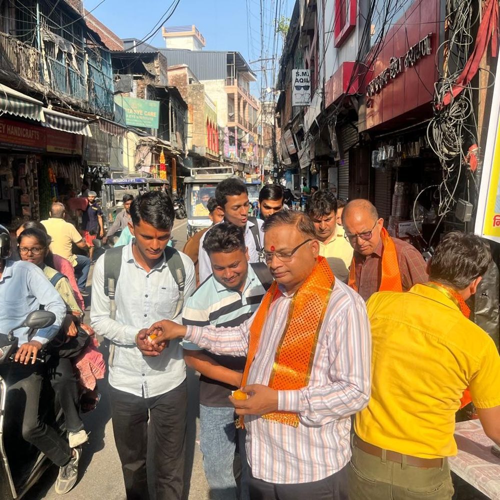 भूपेंद्र चौधरी कैबिनेट मंत्री बने:मुरादाबाद में व्यापारियों ने लड्डू बांटकर जताई खुशी