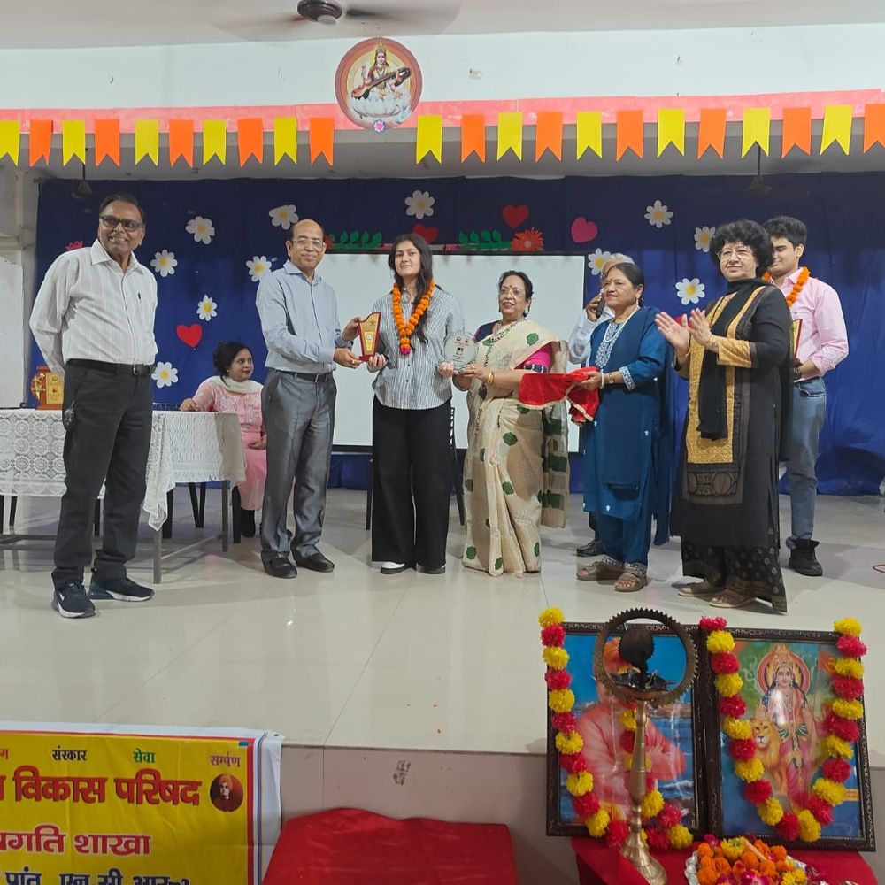 लखनऊ में मेधावी छात्र सम्मानित, तनाव प्रबंधन पर चर्चा:भारत विकास परिषद अवध प्रांत की प्रगति शाखा ने किया आयोजन