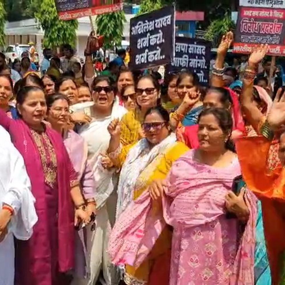 बरेली में PM मोदी पर टिप्पणी से उबाल:BJP ने कलेक्ट्रेट घेरा, सपा सांसद से माफी की मांग की
