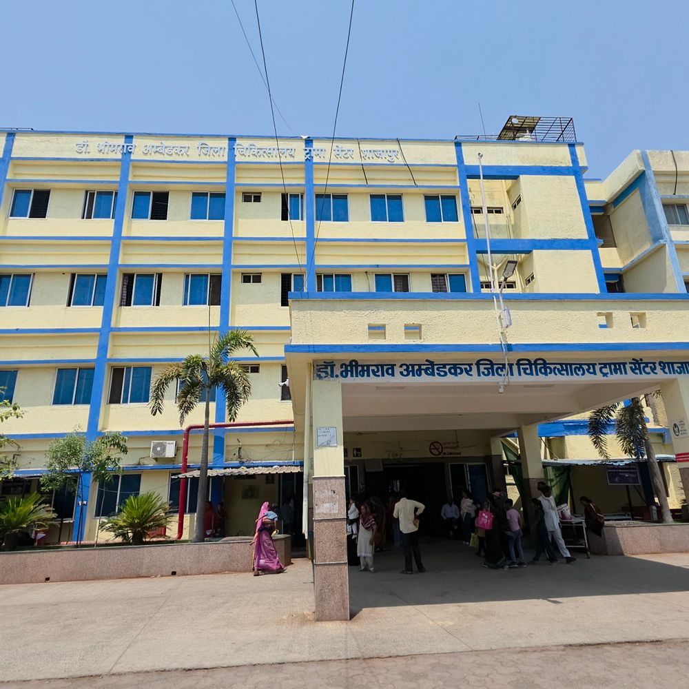शाजापुर अस्पताल में वेतन कटौती का आरोप:कर्मचारियों का दावा-ठेकेदारों की जेब में जा रहा पैसा; सिविल सर्जन करेंगे जांच