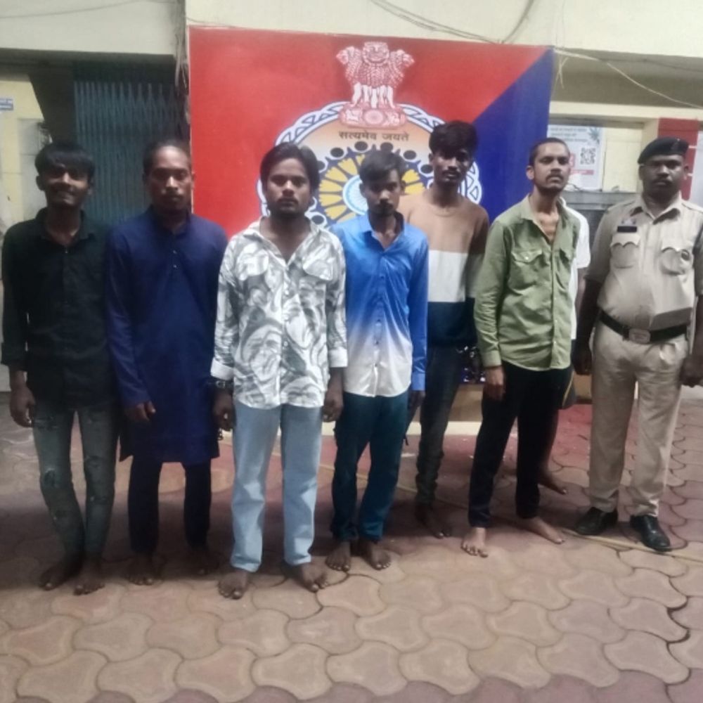 रायपुर कोर्ट परिसर में पुलिस की रेड:  100 जवानों ने की सरप्राइज चेकिंग, 8 संदेही समेत 2 आरोपी गिरफ्तार – Raipur News
