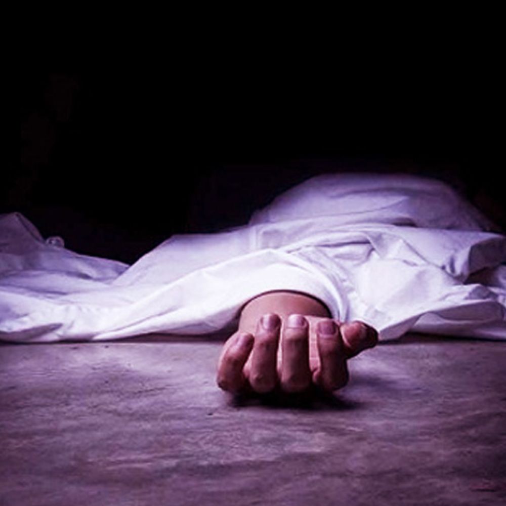 महिला ने घर में फांसी लगाकर दी जान:  जन्म के कुछ देर बाद बेटी की हो गई थी मौत, घटना के बाद से महिला थी डिप्रेशन में – Palamu News