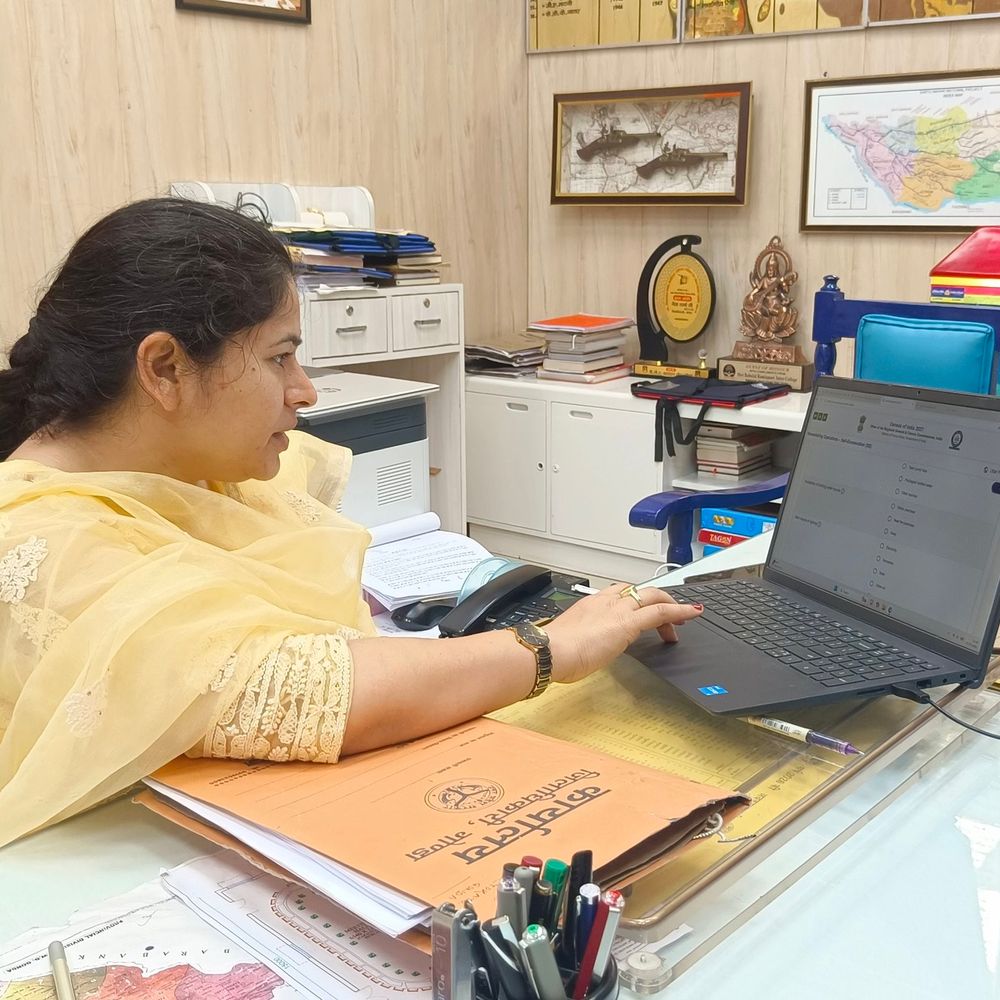 डिजिटल स्वगणना अभियान की धीमी रफ्तार से डीएम नाराज:गोंडा में 8 दिनों में सिर्फ 9176 लोगों ने किया पंजीकरण, अधिकारियों को दिए सख्त निर्देश