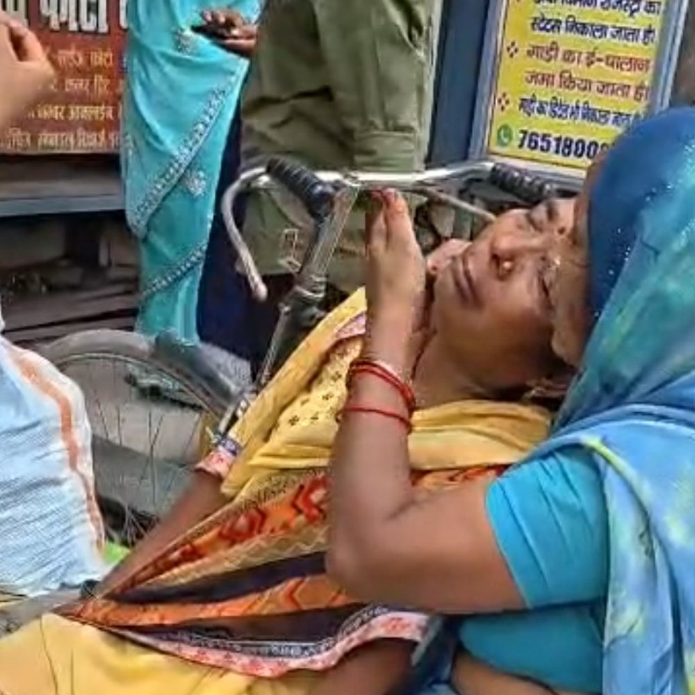 देवरिया में विवाहिता का शव फंदे से लटका मिला:मायके वालों ने ससुरालियों पर हत्या का आरोप लगाया, बोले- आए दिन मारपीट होती थी
