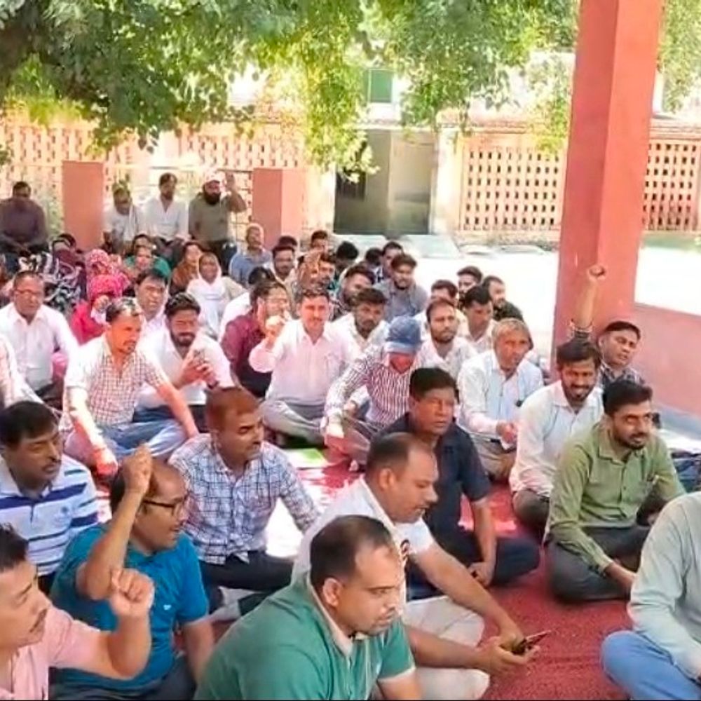 हिसार में सिंचाई विभाग कर्मियों ने दिया धरना:  बोले- तीन महीने से नहीं मिला वेतन; 25 मई तक आंदोलन स्थगित – Balsamand News