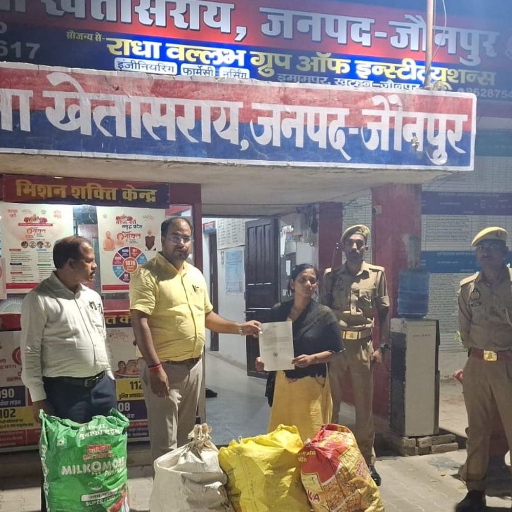 दूल्हा हत्याकांड के आरोपी के घर से अवैध दवाएं जब्त:शाहगंज में पुलिस-ड्रग विभाग की छापेमारी, ₹2.33 लाख की एलोपैथिक दवाएं बरामद