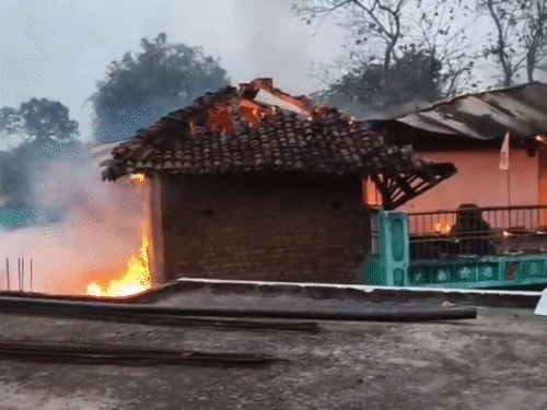 महासमुंद में आकाशीय बिजली गिरी:  पिता-पुत्र पर गिरी बिजली, बेटे की मौत, दूसरी घटना में मकान जलकर राख – Mahasamund News