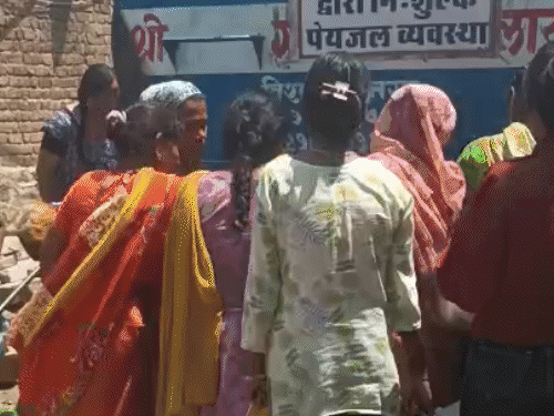 कोटा में 600 रुपए में आधा-घंटा पानी दे रहे माफिया:  घरों तक पाइप लाइनों से प्राइवेट कनेक्शन, सरकारी बोरिंगों पर दबंगों का कब्जा – Kota News