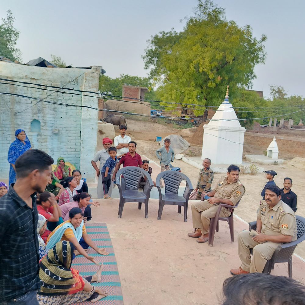 सड़क हादसे में चौकीदार की मौत:  घाटमपुर इंस्पेक्टर ने परिजनों को 51 हजार की आर्थिक मदद दी – Kanpur News