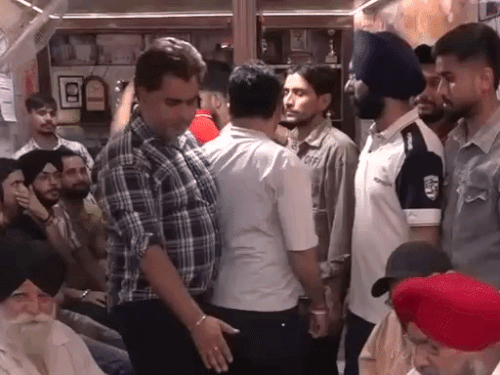 लुधियाना में GST विभाग की रेड से हड़कंप:  दुकानदारों ने किया कपड़ा बाजार बंद; विभाग को चाबियां सौंपने की दी चेतावनी – Ludhiana News