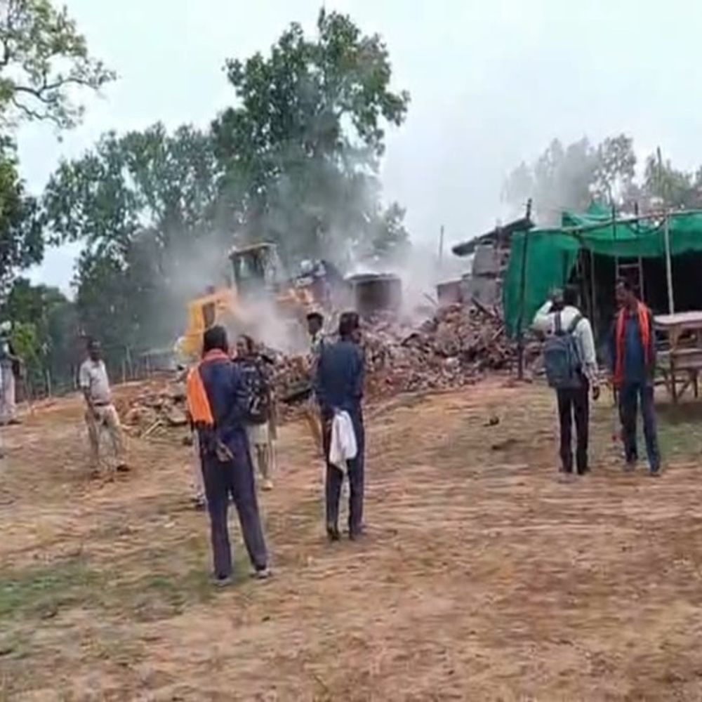 मैनपाट के 7 एकड़ भूमि से हटाया गया अवैध अतिक्रमण:  केसरा में प्रशासनिक अमले ने की कार्रवाई, पंचायत ने पारित किया था प्रस्ताव – Ambikapur (Surguja) News