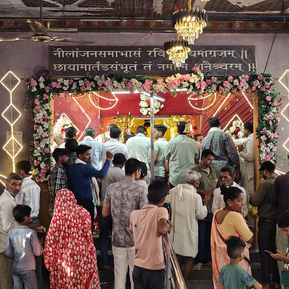 राजगढ़ के 105 साल पुराने शनि मंदिर में उमड़े श्रद्धालु:  खिलचीपुर नाहरदा में शनि जयंती-अमावस्या का संयोग; राजस्थान से भी पहुंचे भक्त, चांदी के आभूषणों से हुआ विशेष श्रृंगार – rajgarh (MP) News
