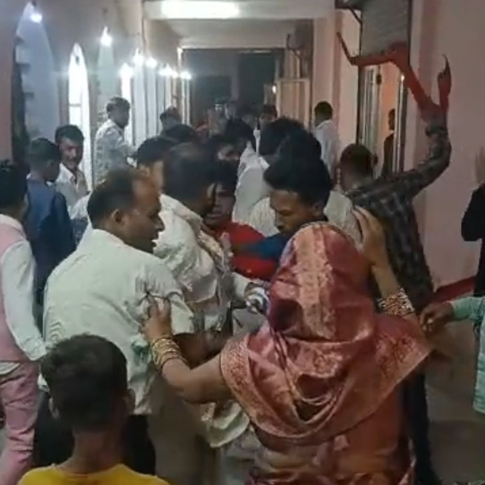 संभल में DJ पर डांस को लेकर मारपीट, कुर्सियां टूटी:पुलिस हस्तक्षेप से शादी हुई, लेखपाल की शिकायत पर दुल्हन के पिता-भाई सहित 6 पर लूट का केस दर्ज