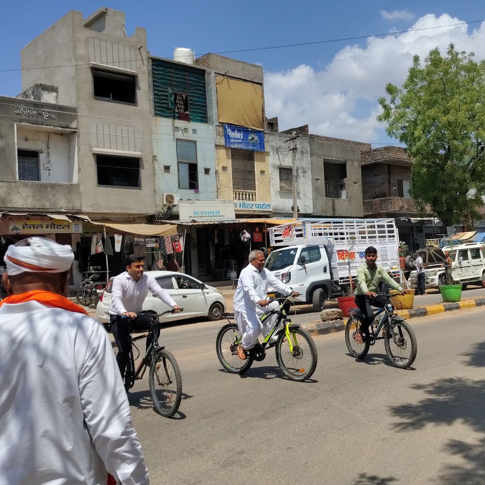विधायक समाराम गरासिया ने निकाली साइकिल यात्रा:  पर्यावरण संरक्षण का दिया संदेश, सार्वजनिक परिवहन के उपयोग की अपील – Sirohi News