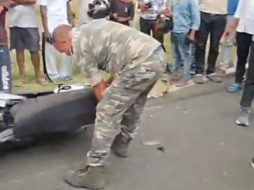 चक्रधरपुर में बस ने बाइक सवार तीन दोस्तों को रौंदा:  एक ही बाइक पर सवार थे तीन दोस्त, घर से निकले थे मेला देखने – Chaibasa (West Singhbhum) News