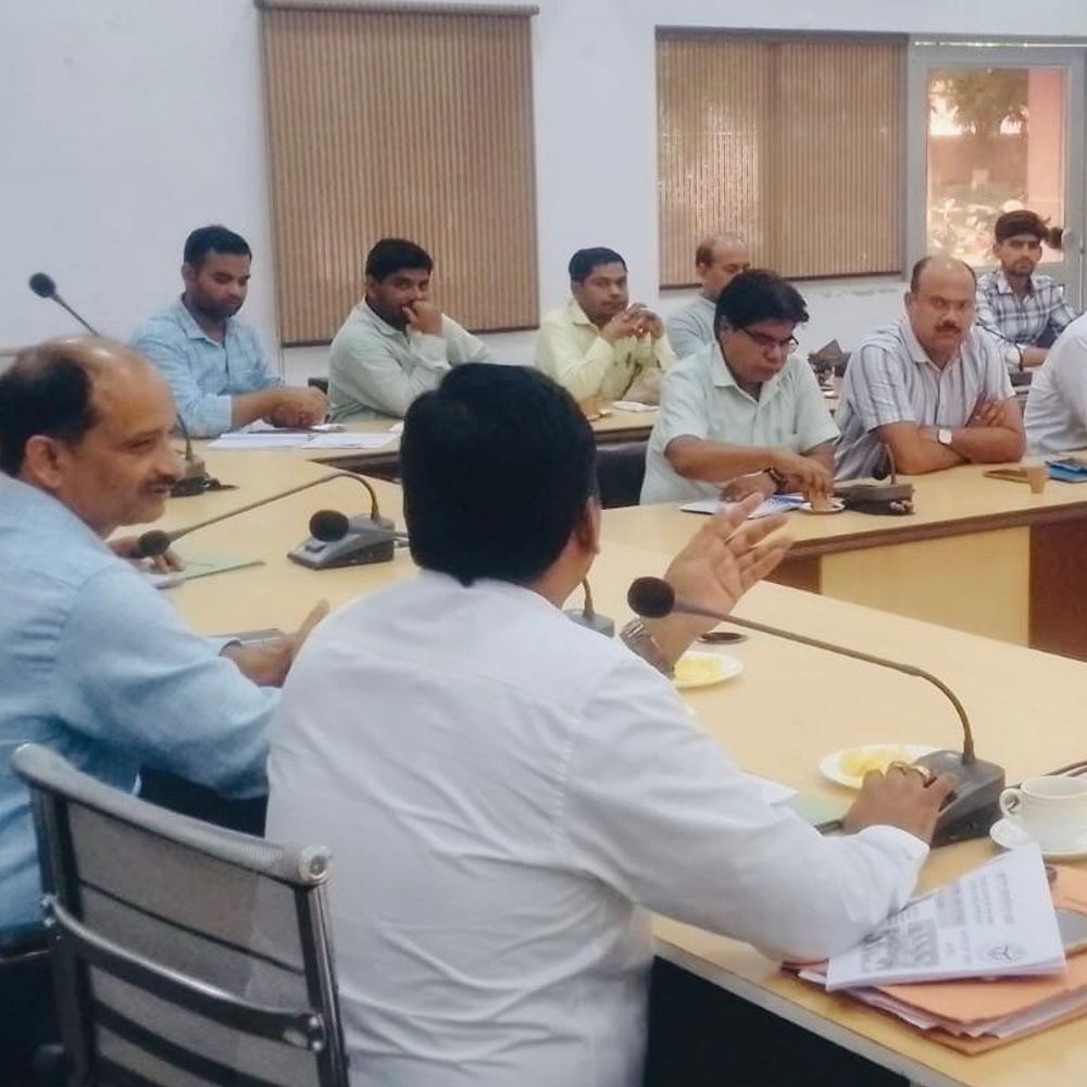 कन्नौज डीएम ने तालाब निर्माण का दिया निर्देश:31 मई तक काम पूरा करने को कहा, देरी पर होगी कार्रवाई