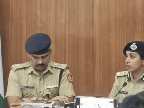 चंडीगढ़: गैंगस्टर डोनी बल और शगनप्रीत के 4 शूटर गिरफ्तार:  3 ऑटोमैटिक हथियार बरामद, SOPU लीडर पर करवाई फायरिंग, पंजाब पुलिस का भगोड़ा भी शामिल – Chandigarh News