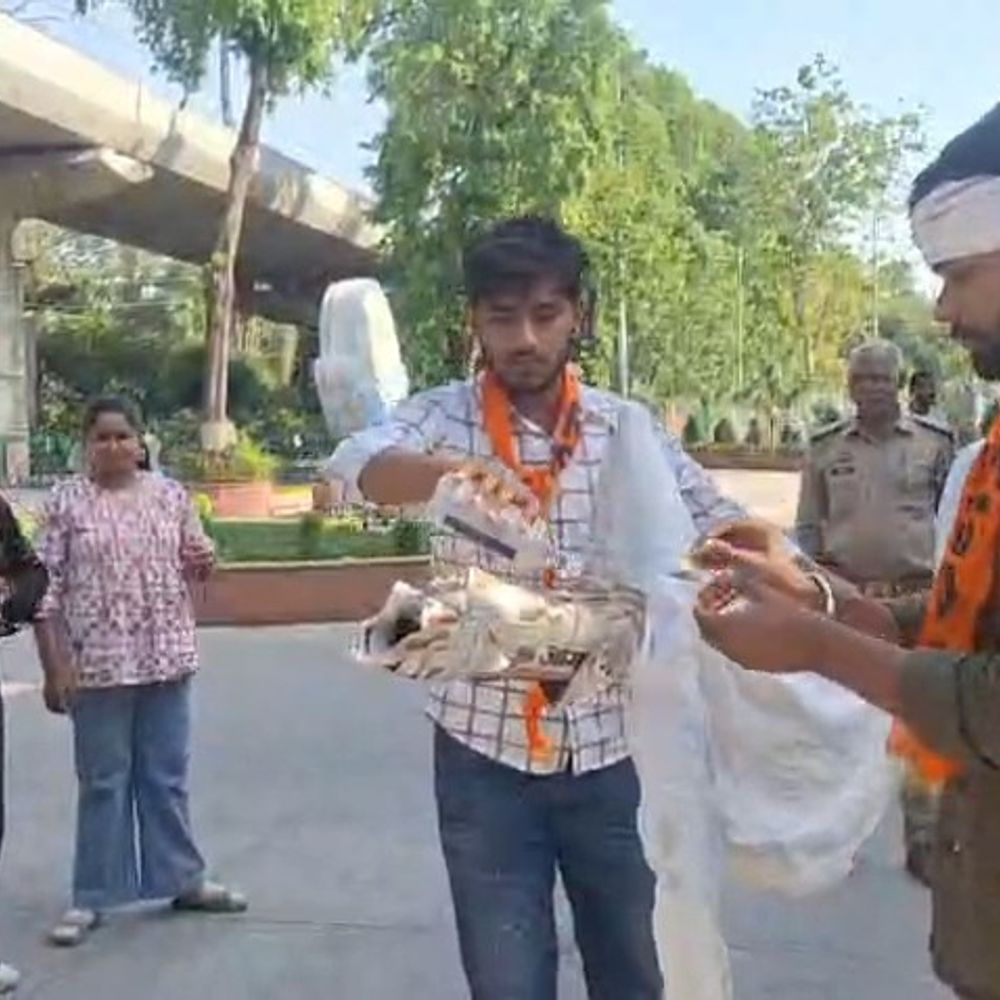 लखनऊ विश्वविद्यालय गेट NTA का पुतला फूंका गया:  NEET परीक्षा रद्द होने पर छात्रों ने जताई नाराजगी , प्रदर्शनकारी छात्र बोले एजेंसी को ब्लैक लिस्ट किया जाए – Lucknow News