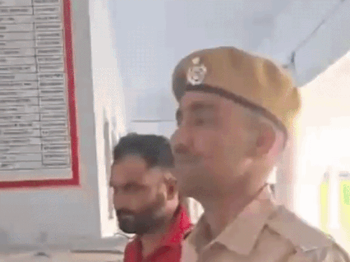 पुलिस ने 15 लाख रुपए का गांजा पकड़ा:  अंतरराष्ट्रीय तस्कर कार में गाजा भरकर अलवर पहुंचा, गांवों तक पहुंच रहा गांजा – Alwar News