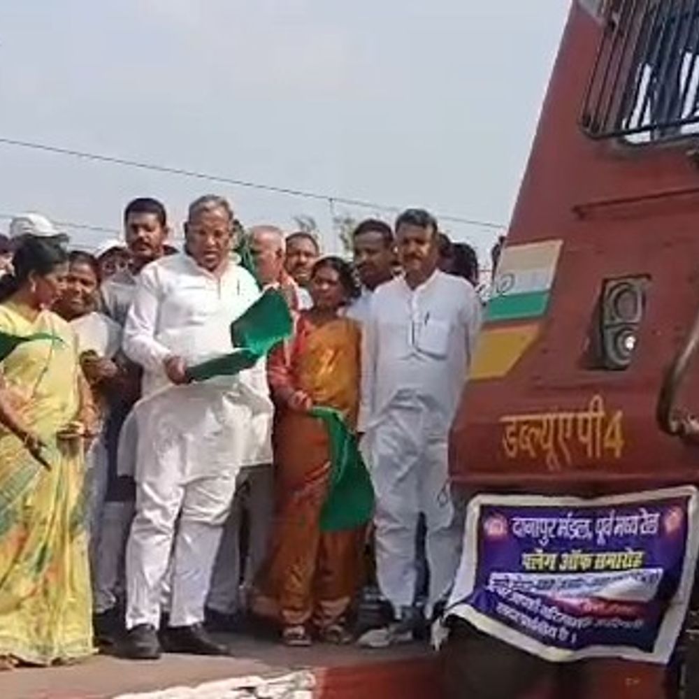 राजगीर और हावड़ा के बीच एक नई स्पेशल ट्रेन:  सांसद ने हरी झंडी दिखाकर किया रवाना, मलमास मेले में आने वाले श्रद्धालुओं को राहत – Nalanda News
